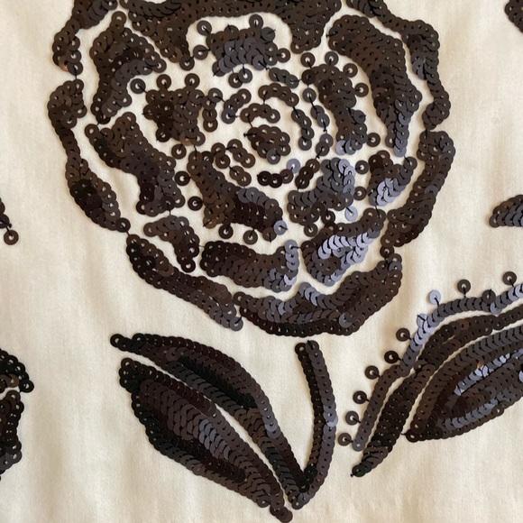 White House Black Market Cream Pencil skirt - Picture 3 of 7